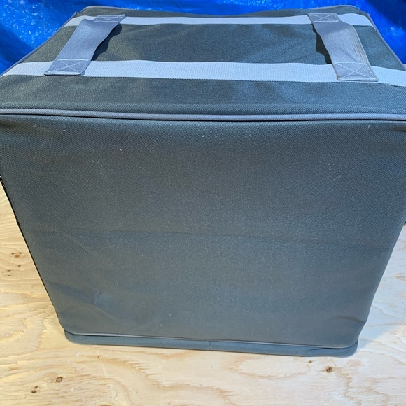 Petco car /booster seat for pets under 25 lbs - Picture 2 of 10